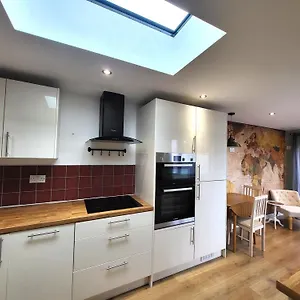  Apartment Modern One-bed Flat With Patio United Kingdom